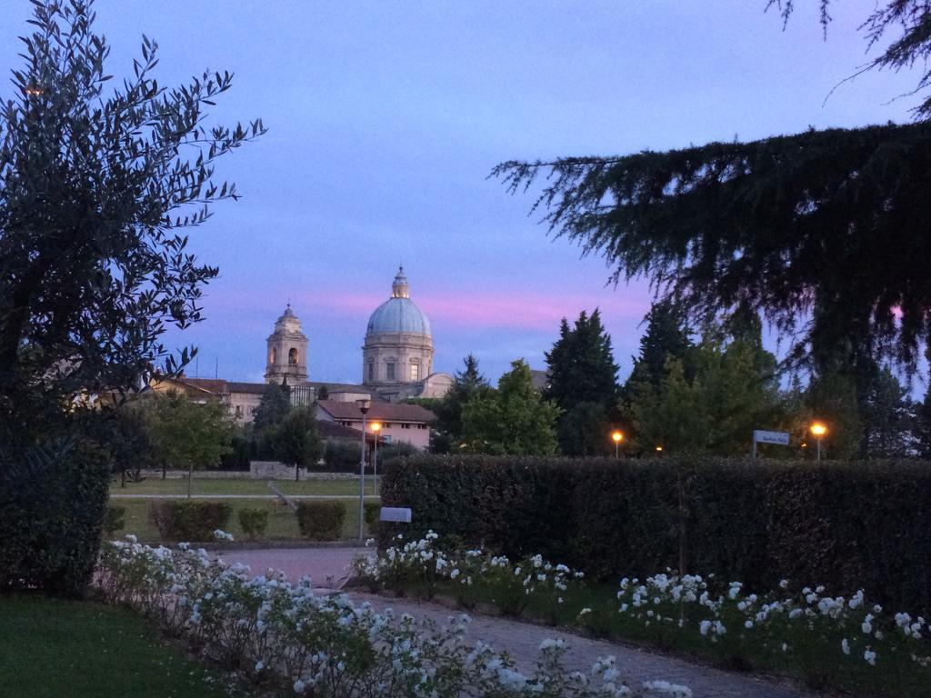 Assisi Charme Bed & Breakfast Bagian luar foto